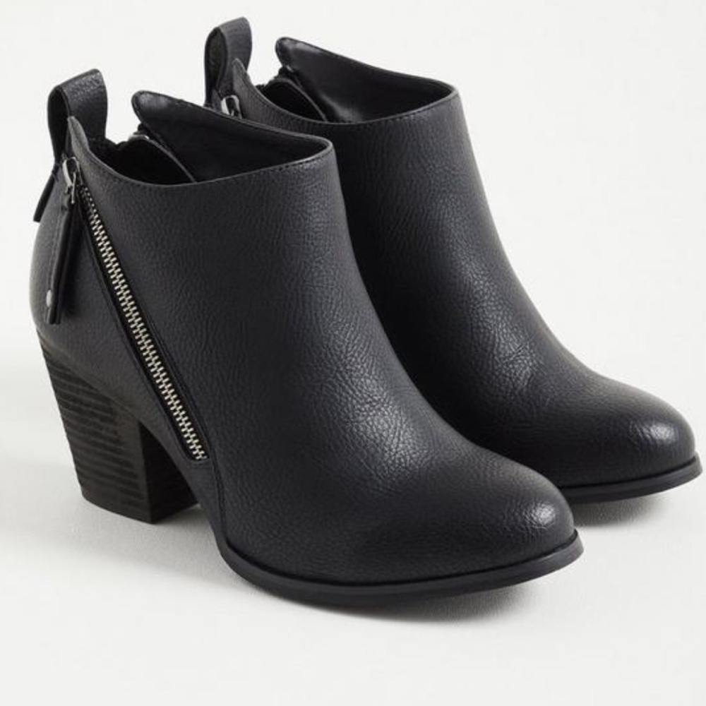 NWT Torrid 8.5 Wide Black Side Zip Faux Leather Heel Bootie